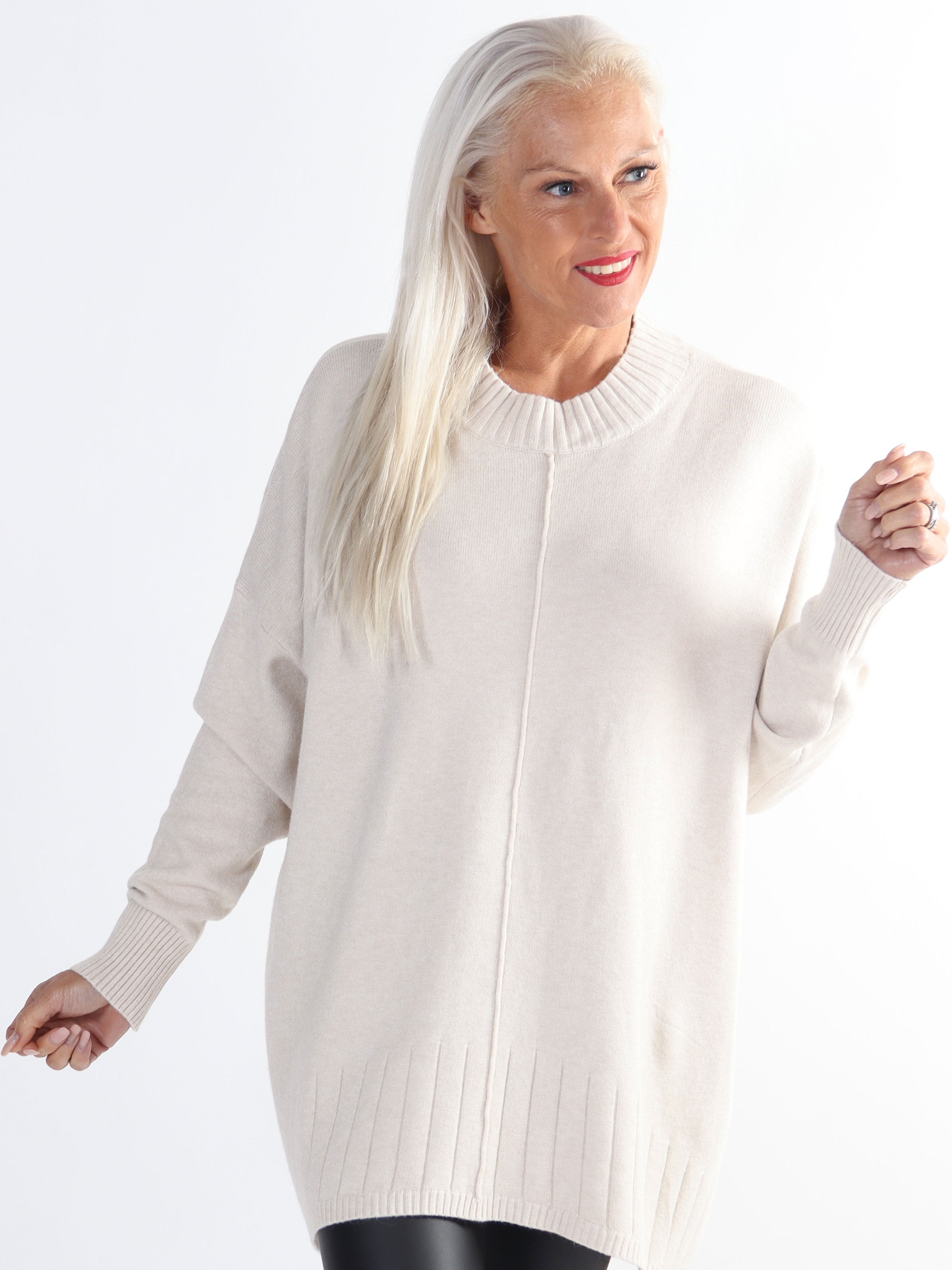 Amora - Lang blød plus size strikbluse